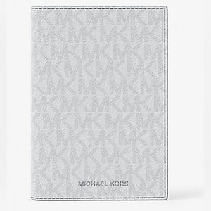 Michael Kors Jet Set Travel Passport Case in Optic White NWOT